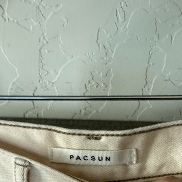 Pacsun|Floral daisy embroidered ultra high waisted vintage denim shorts in cream - Picture 9 of 15